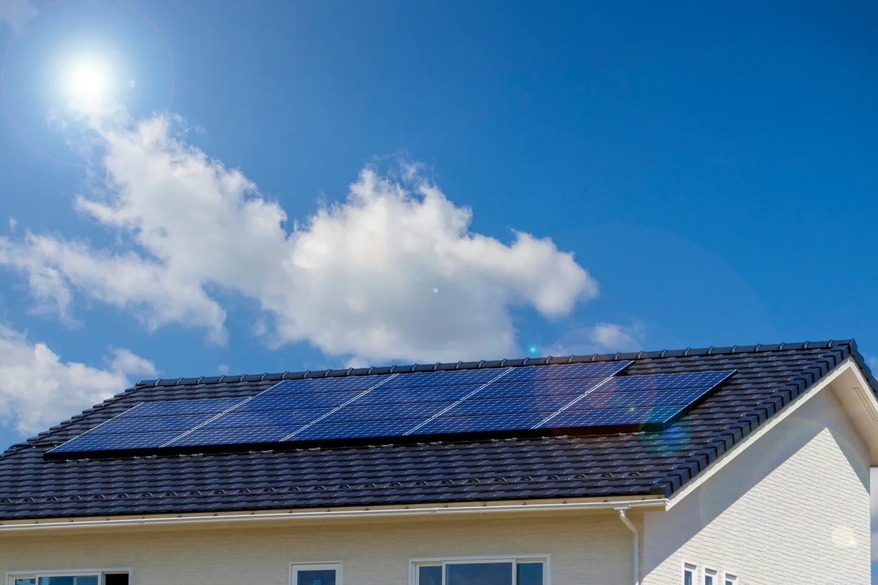 太陽光パネルを設置した住宅